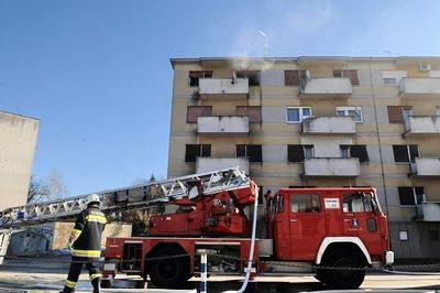 SISAK: Požar stana u Cesarčevoj ulici