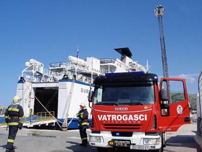 DUBROVNIK: Gori na otoku �ipanu - Elektri�ni stupovi zapalili borove