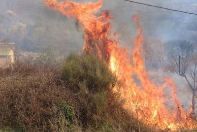 KNIN: Gorilo kod Očestova i Kijeva, gase vatrogasci i zračne snage