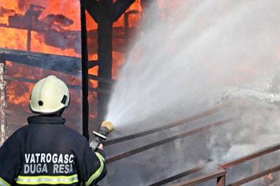 KARLOVAC: Vatrogasci se cijeli dan bore s okolnim po�arima