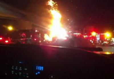 SAD- LOS ANGELES: Pijani voza� udario u autocisternu: Zapalilo se 22000 litara goriva