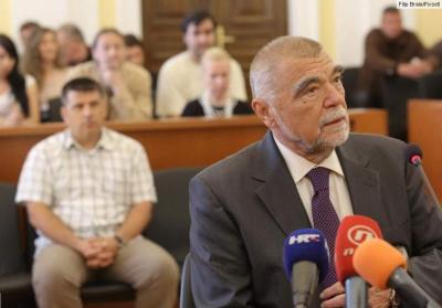 ZADAR: Mesić = Nitko mi nije rekao da su dva kanadera bila u kvaru