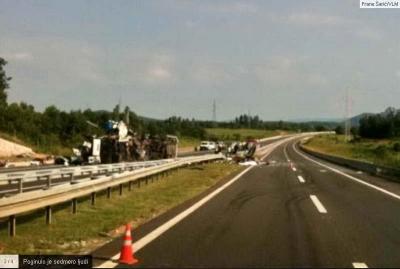 SVETI ROK: U prevrtanju busa na autocesti poginulo osam �e�kih turista
