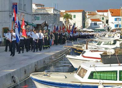 VODICE: Mimohod sjećanja za stradale vatrogasce 2014.